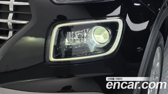 Hyundai Venue 2023 thumb 2