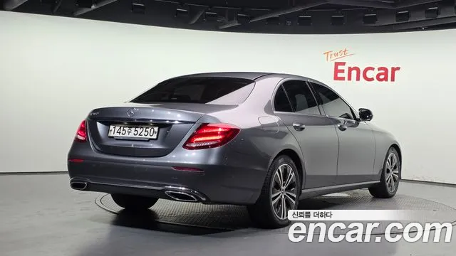 Mercedes-Benz E-Class 2020 thumb 5