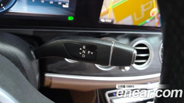 Mercedes-Benz E-Class 2020 thumb 12