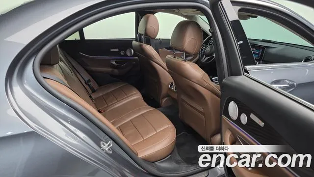 Mercedes-Benz E-Class 2020 thumb 2