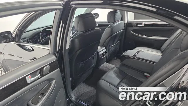 Hyundai Genesis 2013 thumb 6