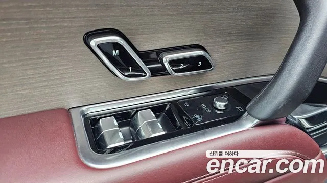 Land Rover Range Rover 2023 thumb 2