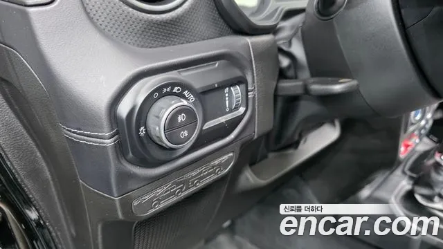 Jeep Wrangler 2025 thumb 2