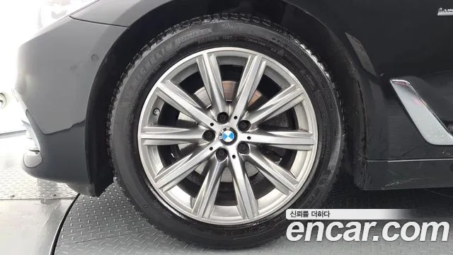 BMW 5 серии 2018 thumb 2