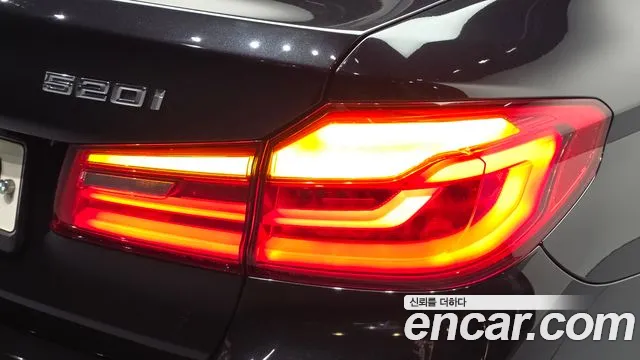 BMW 5 серии 2018 thumb 10
