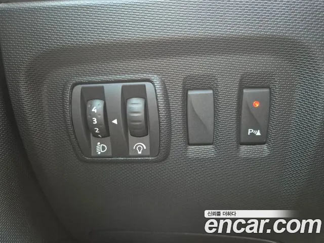 Renault QM3 2015 thumb 2
