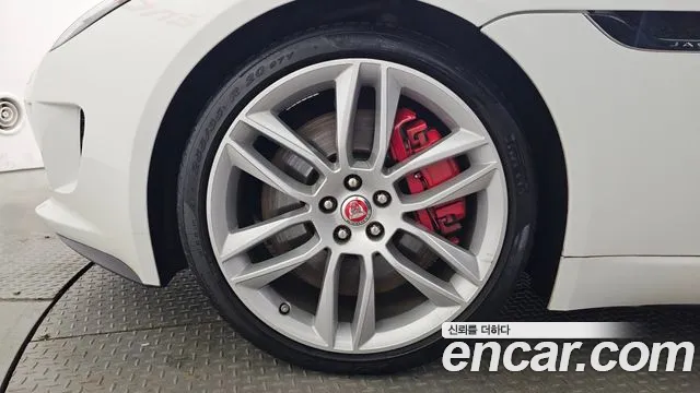 Jaguar F-Type 2016 thumb 9