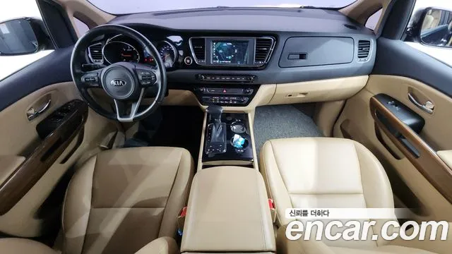 Kia Carnival 2017 thumb 12