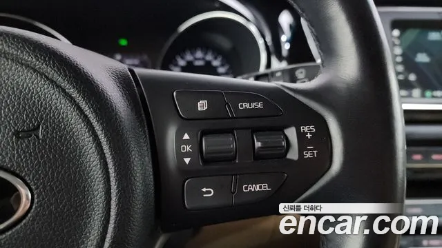 Kia Carnival 2017 thumb 2