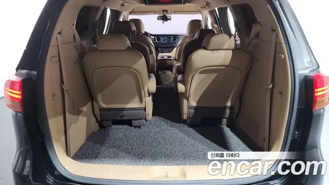Kia Carnival 2017 thumb 11