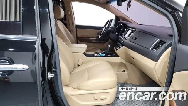 Kia Carnival 2017 thumb 5