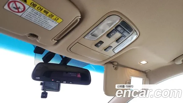 Kia Carnival 2017 thumb 10