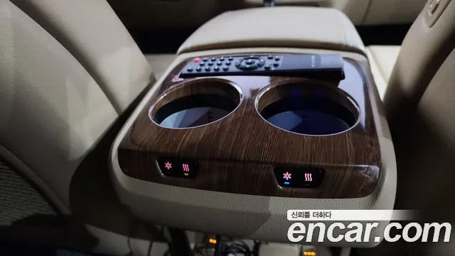 Kia Carnival 2017 thumb 4