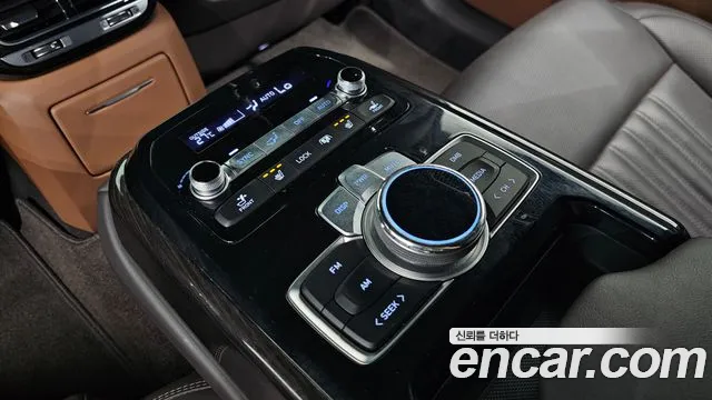 Genesis G90 2019 thumb 11