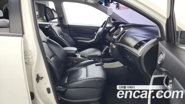 KGM Korando 2014 thumb 11