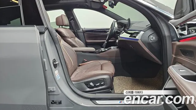 BMW 6 серии Gran Turismo 2021 thumb 10