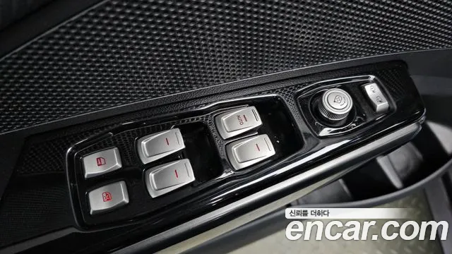 KG_Mobility_Ssangyong TIBOLI 2016 thumb 3