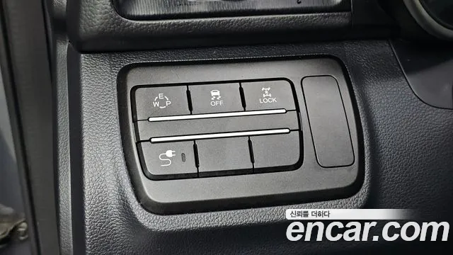 KG_Mobility_Ssangyong TIBOLI 2016 thumb 12