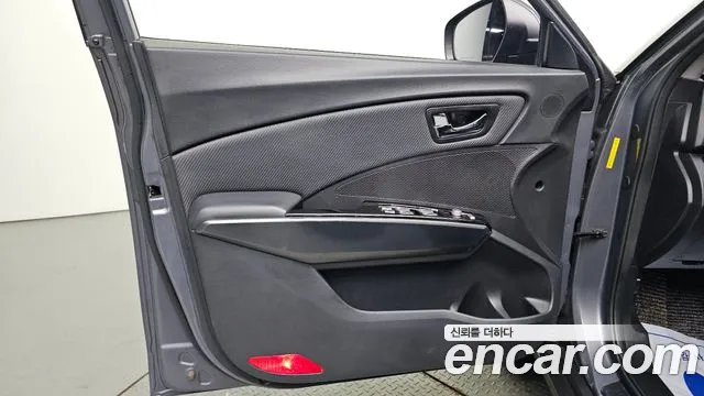 KG_Mobility_Ssangyong TIBOLI 2016 thumb 10