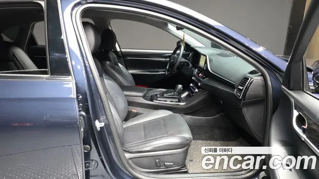 Hyundai Grandeur 2017 thumb 10
