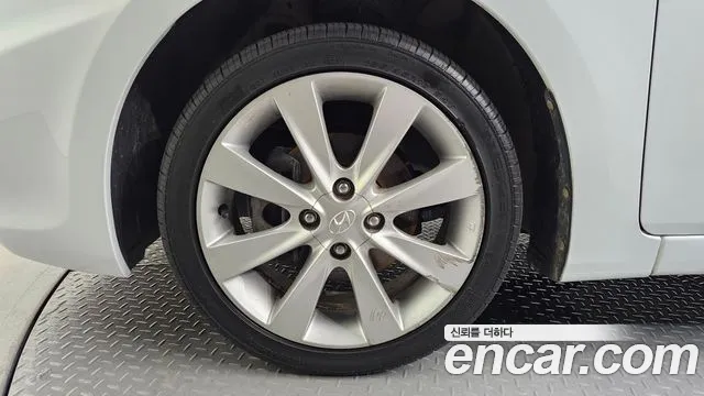 Hyundai Accent 2012 thumb 5