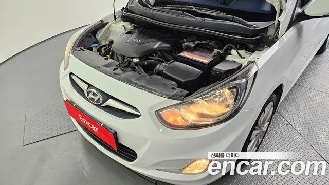 Hyundai Accent 2012 thumb 4