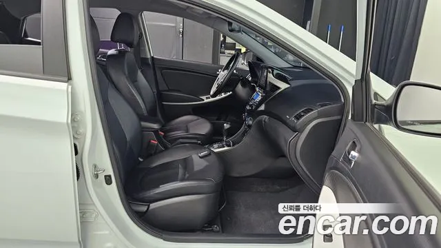Hyundai Accent 2012 thumb 7