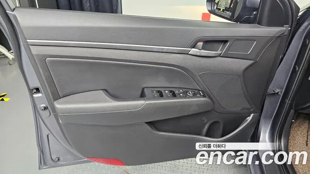 Hyundai Avante 2017 thumb 8