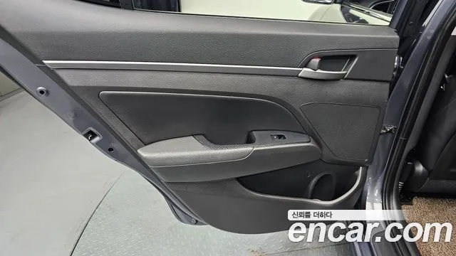 Hyundai Avante 2017 thumb 12