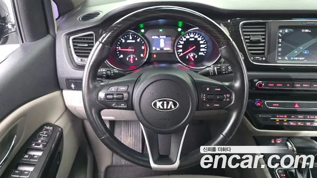 Kia Carnival 2019 thumb 3
