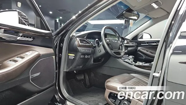 Genesis G90 2017 thumb 11