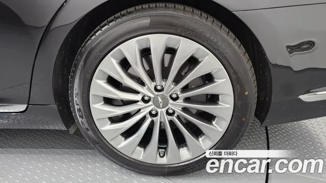 Genesis G90 2017 thumb 6