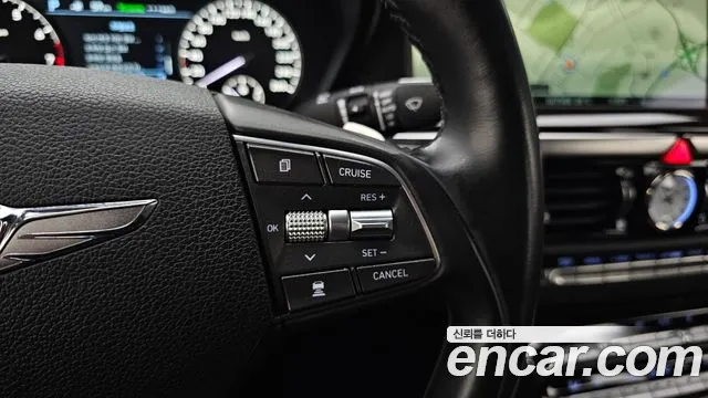 Genesis G90 2017 thumb 8