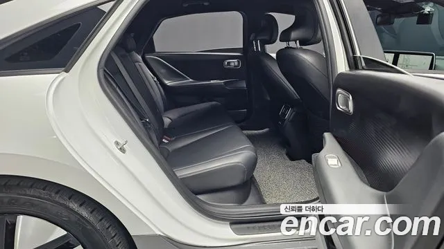 Hyundai Ioniq6 2022 thumb 2