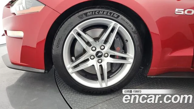Ford Mustang 2020 thumb 3