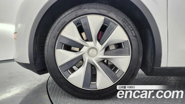 Tesla Model Y 2021 thumb 12