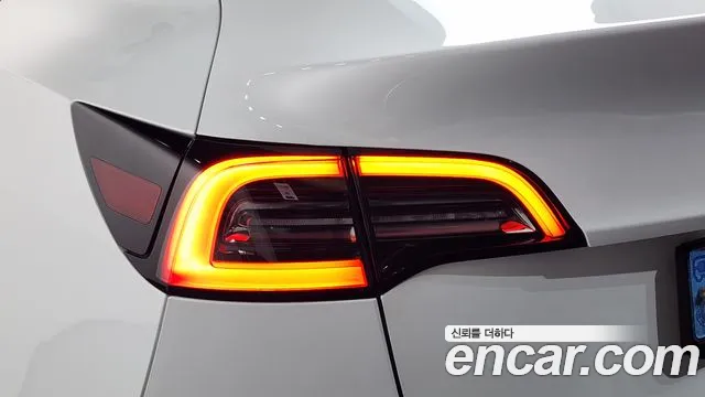 Tesla Model Y 2021 thumb 9