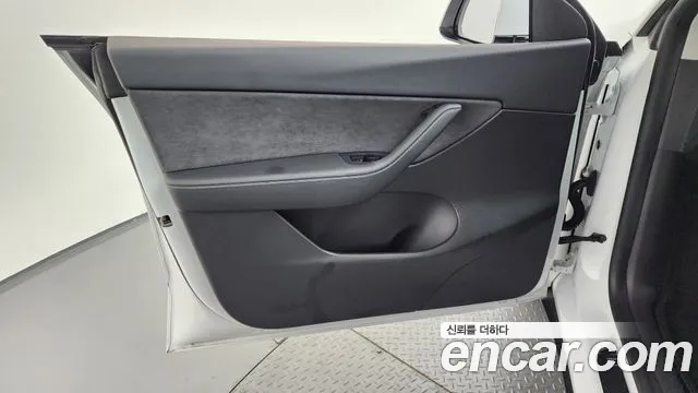 Tesla Model Y 2021 thumb 6