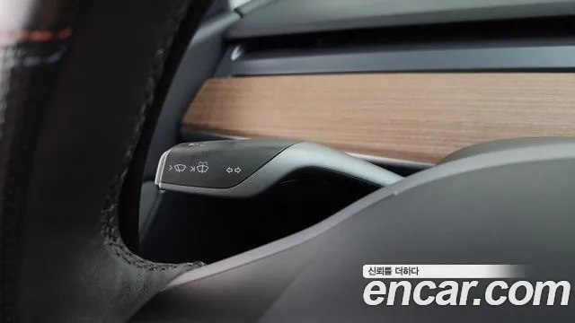 Tesla Model Y 2021 thumb 2