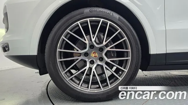 Porsche Cayenne 2022 thumb 3