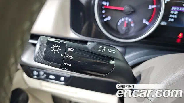Kia Carnival 2021 thumb 6