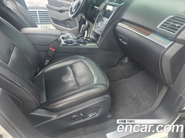 Ford Explorer 2017 thumb 2