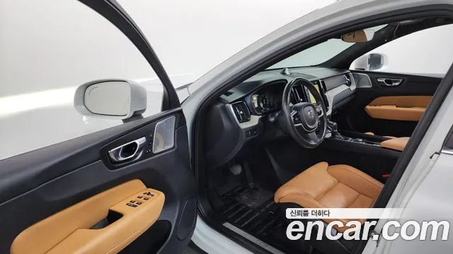 Volvo XC60 2017 thumb 6