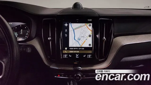 Volvo XC60 2017 thumb 2