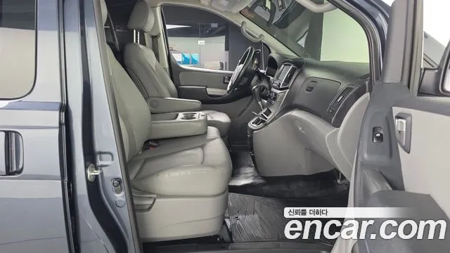 Hyundai Staria 2018 thumb 11
