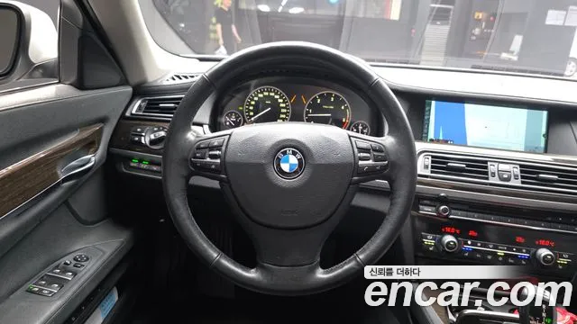 BMW 7 серии 2011 thumb 8