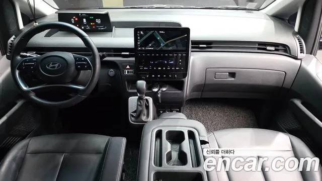 Hyundai Staria 2024 thumb 4