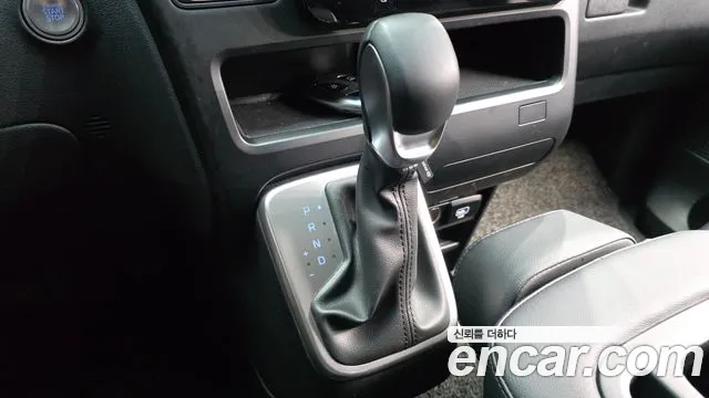 Hyundai Staria 2024 thumb 11