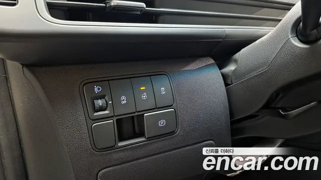 Hyundai Staria 2024 thumb 3