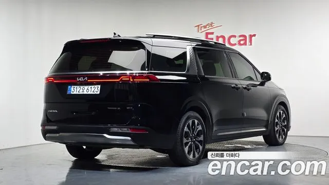 Kia Carnival 2023 thumb 2